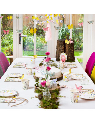 suspension-papillons-en-papier-theme-fee-deco-salle