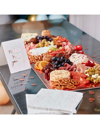 plateau-rose-gold-avec-serviettes-et-confettis-deco-buffet-fete
