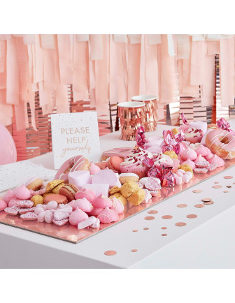 plateau-rose-gold-avec-serviettes-et-confettis