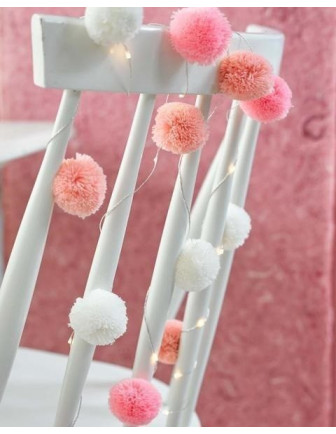 guirlande-lumineuse-leds-12-pompons-roses-blancs-peche-decoration-fete-deco-chambre-fille