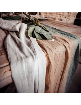 chemin-de-table-mousseline-coton-vert-sauge-deco-fete-tendance