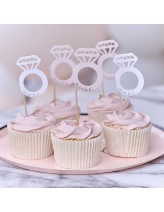 12-piques-gateaux-bague-evjf-team-bride-décoration-buffet-