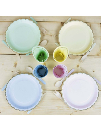 8-gobelets-pastels-assortis-bordure-doree-deco-anniversaire-pastel