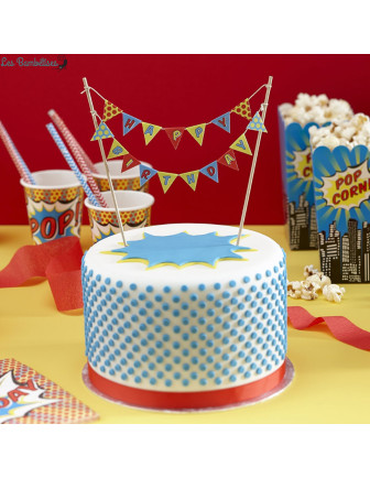 cake-topper-avec-fanions-theme-super-heros