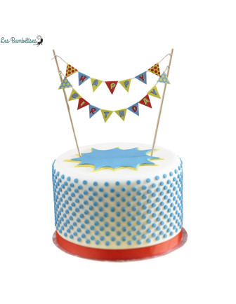 cake-topper-avec-fanions-theme-super-heros-deco-gateau