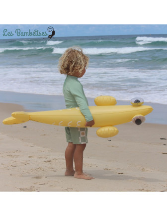 2-frites-gonflable-finn-le-poisson-sunnylife-frite-gonflable-plage