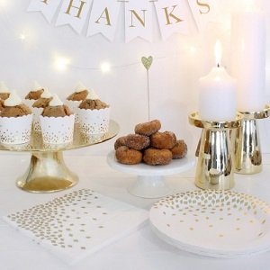 kit-cupcake-caissettes-gateaux-anniversaire-adulte-blanc-or
