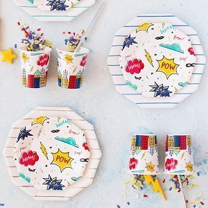 decoration-de-table-anniversaire-garcon-theme-super-heros-vaisselle-jetable