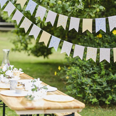 anniversaire-theme-fleur-guirlande-fanion